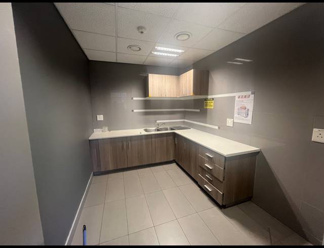 1,648M² OFFICE TO LET IN ROSEBANK